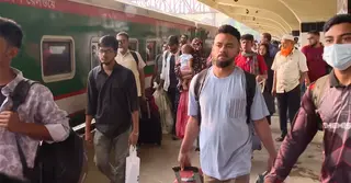 ঈদের আগেই কমলাপুরে বাড়ছে ঘরমুখো মানুষের ভিড়